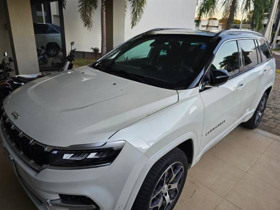 JEEP COMMANDER 2.0 TD380 TURBO DIESEL OVERLAND AT9 JEEP COMMANDER 2.0 TD380 TURBO DIESEL OVERLAND AT9